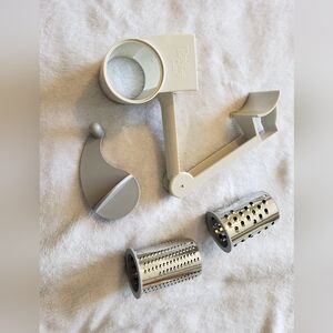 The Pampered Chef Deluxe Cheese Grater With Fine and Course Blades